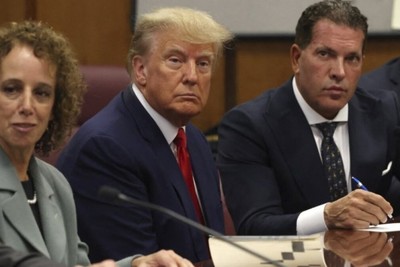 Trump in the courtroom at the trial: 'the prosecutor is corrupt'