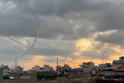 باطلاق آلاف الصواريخ تجاه الاراضي المحتلة...عملية "طوفان الأقصى" تبدأ