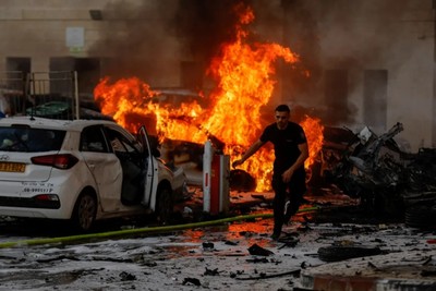 قتلى الإسرائيليين إلى 300 والإصابات 1452..  المقاومة الفلسطينية تباغت العدو بـ«طوفان الأقصى»