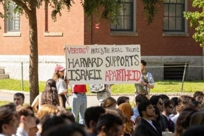 American students at Harvard University support the Palestinian nation