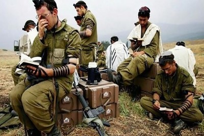 The Zionist soldier persuades the Palestinian fighters not to kill him