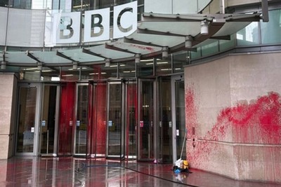 Thousands of people demonstrate to support Gaza, BBC offices are splashed with red paint