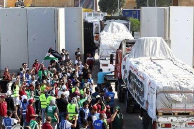 17 شاحنة.. دفعة مساعدات ثانية تستعد لدخول قطاع غزة