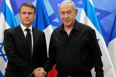 فلسطینیان در رام الله تصاویر ماکرون را آتش زدند