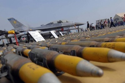 U.S. newspaper, ``The war in West Asia is causing a boom in the U.S. weapons export market.''
