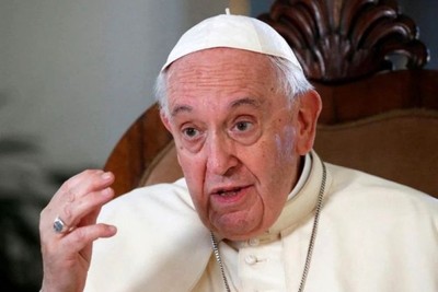 Pope calls for humanitarian aid to be allowed into Gaza