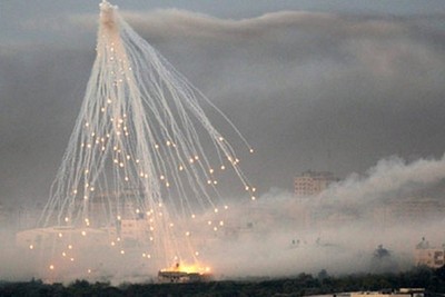 Continued brutal attacks on the Gaza Strip using bombs containing white phosphorus