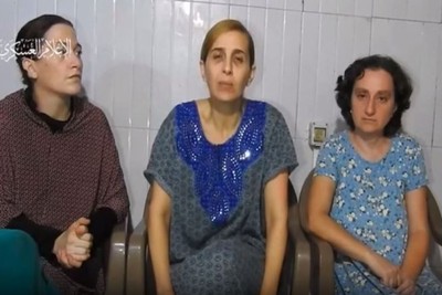 أسيرة صهيونية تهاجم نتنياهو: نحن نعاني من فشلك.. أطلق سراحنا الآن