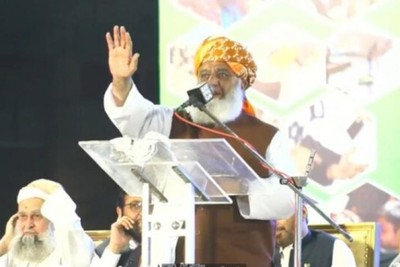 Holding a large meeting of Palestinian freedom supporters in Karachi