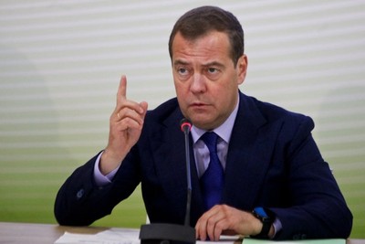 Medvedev: Warsaw on the Path of Direct Confrontation with Moscow and Belarus