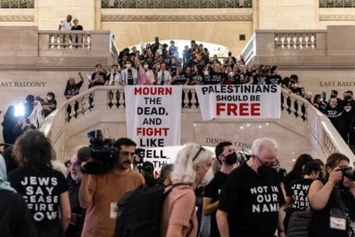 Support for the Palestinian people at a rally of American Jews