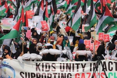 Karachi residents protest against Western silence over Palestinian killings