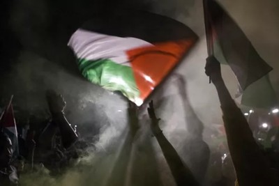 Sky News: тысячи протестующих вышли на улицы Лондона в поддержку Палестины
