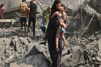 ارتفاع حصيلة شهداء غزة إلى أكثر من 14800.. والقصف يتركز على المنطقة الوسطى
