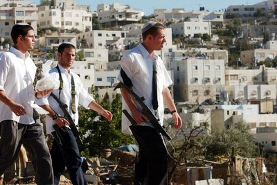 مسؤول فلسطيني: 63 تنظيماً مسلحاً للمستوطنين يمارس الإرهاب والقتل الوحشي