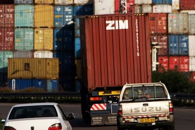 Malaysia bans Israeli ships to support the people of Gaza