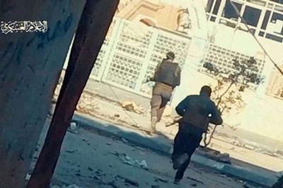 كتائب القسام تبث مشاهد لاستهداف قوة إسرائيلية راجلة وإيقاع قتلى ومصابين في صفوفها