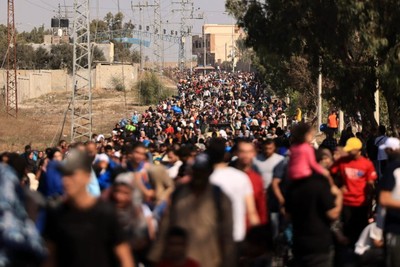 العدو الصهيوني يضلل المدنيين بإرغامهم على النزوح إلى مناطق ومن ثم يقصفهم فيها