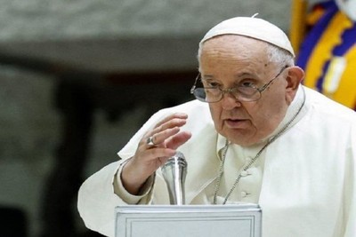 Pope: The logic of war is absurd and our hearts are in Bethlehem