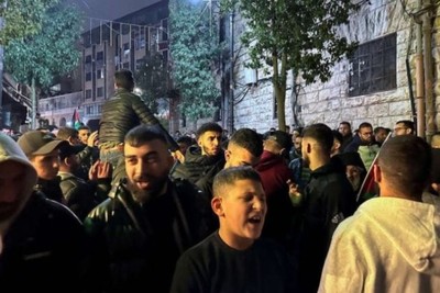 “هذا ابن عارورة.. يرحم روح الأسطورة”.. قرية الشهيد صالح العاروري تزفه بالهتافات