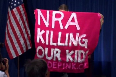 USA-head of the powerful gun lobby resigns