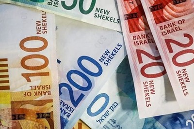 الشيكل يهبط بحدّة.. توقعات قاتمة تلفّ اقتصاد الإحتلال