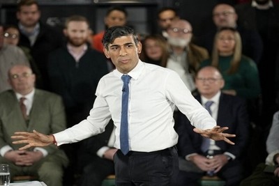 England, requests for early elections are growing