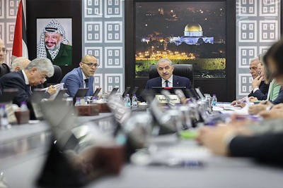 'اشتية' يطالب بقرار عاجل لمحكمة العدل الدولية لوقف العدوان