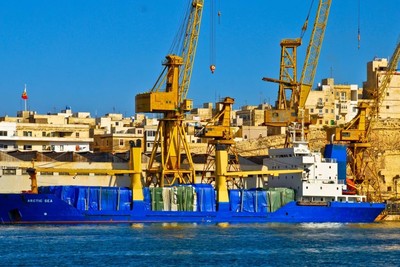 Пентагон: хуситы нанесли удар по сухогрузу под флагом Мальты в Красном море