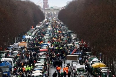 Thousands of farmers in Germany participated in the peak of the protest to complain about diesel subsidies