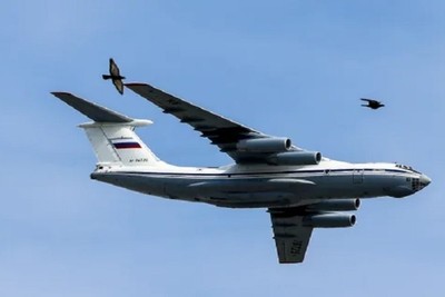 Russian military plane crashes with dozens of Ukrainian prisoners of war