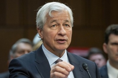 США несутся к обрыву в экономике со своим госдолгом в размере $34 трлн