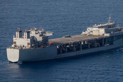 Yemen targets a US warship in the Gulf of Aden in support of Palestine