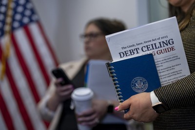 США движутся по долговой спирали — но решать проблему Вашингтон не спешит