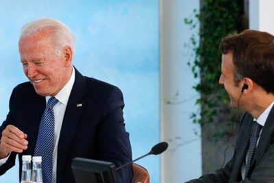 Biden aboronga again, this time he claims he recently met the President of France who died in 1996