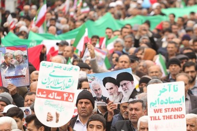 در جشن 45 سالگی پیروزی انقلاب اسلامی خیابان‌ها مملو از عاشقان شد