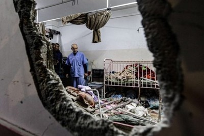 شهيد وإصابات في قصف إسرائيلي لمجمع ناصر الطبي بخان يونس
