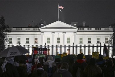 Palestinian supporters demonstrate in front of the US White House