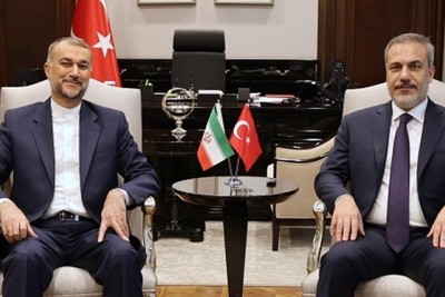 تركيا تدعو للمزيد من تطوير العلاقات مع ايران