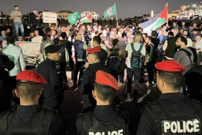 "وقفة غضب" أردنية رفضا للجسر البري الرابط بكيان الاحتلال