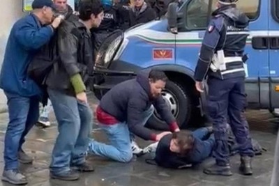 Italy; charges and truncheons against pro-Palestine students
