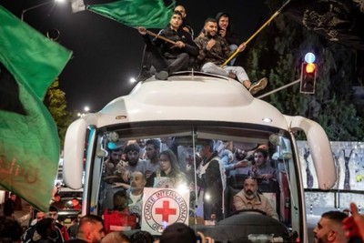 Israel agrees to release 400 Palestinian prisoners