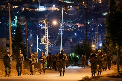 الاحتلال يقتحم بلدات في الضفة الغربية.. ويعتقل فلسطينيين في رام الله وطولكرم