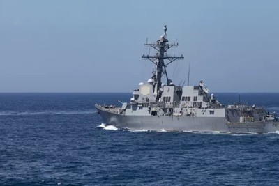 Пентагон: в Красном море сбили ракету хуситов, выпущенную в сторону эсминца США