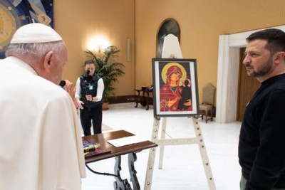 Pope Francis Ask Ukraine to Raise White Flag
