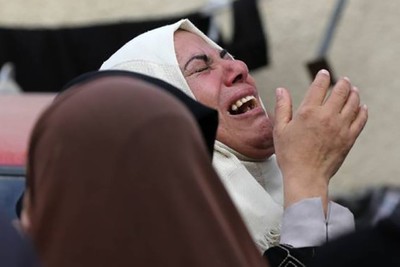 Twin attacks by the Zionist army kill 29 Palestinians who were waiting for food aid in Gaza