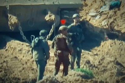 "القسام" توثق تحركات ضابط إسرائيلي قبل قنصه.. مسؤول عن اقتحام الشفاء