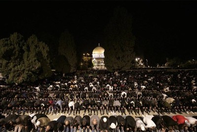 55 ألفا يؤدون صلاتي العشاء والتراويح في المسجد الأقصى
