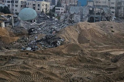 في اليوم الرابع من حصاره.. "جيش" الاحتلال يفجّر المبنى التخصصي في "الشفاء"
