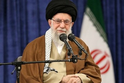الإمام الخامنئي: ندافع عن المقاومة وفصائلها ونؤيدها لكن القرار لهم